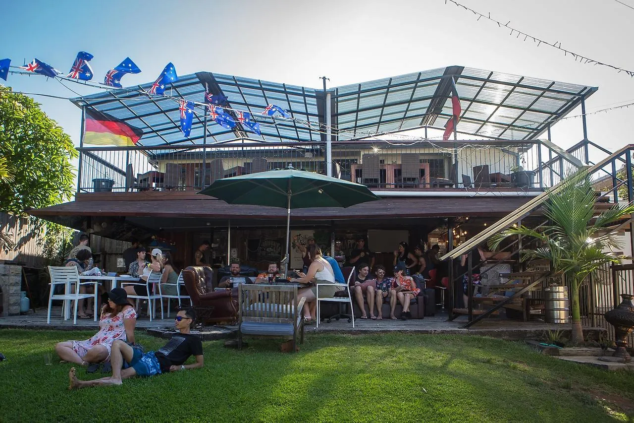 Gladstone Backpackers contacts